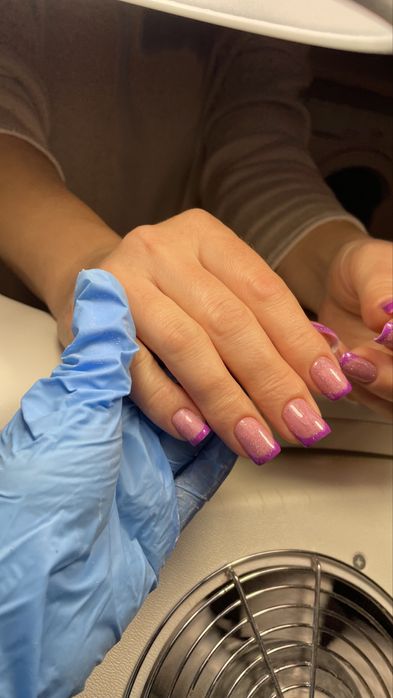 Потрібні моделі на манікюр