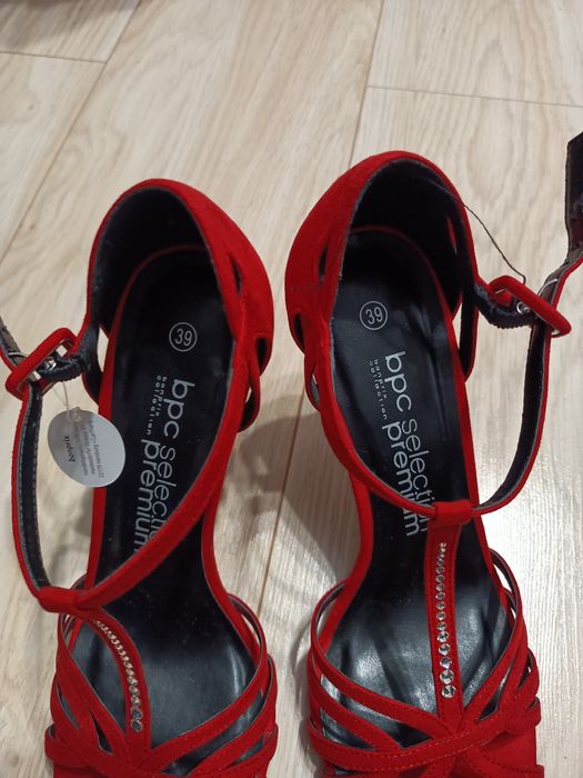 Szpilki czerwone nowe r. 38 / 39 Swarowski