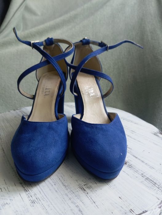 Zamszowe niebieskie buty damskie