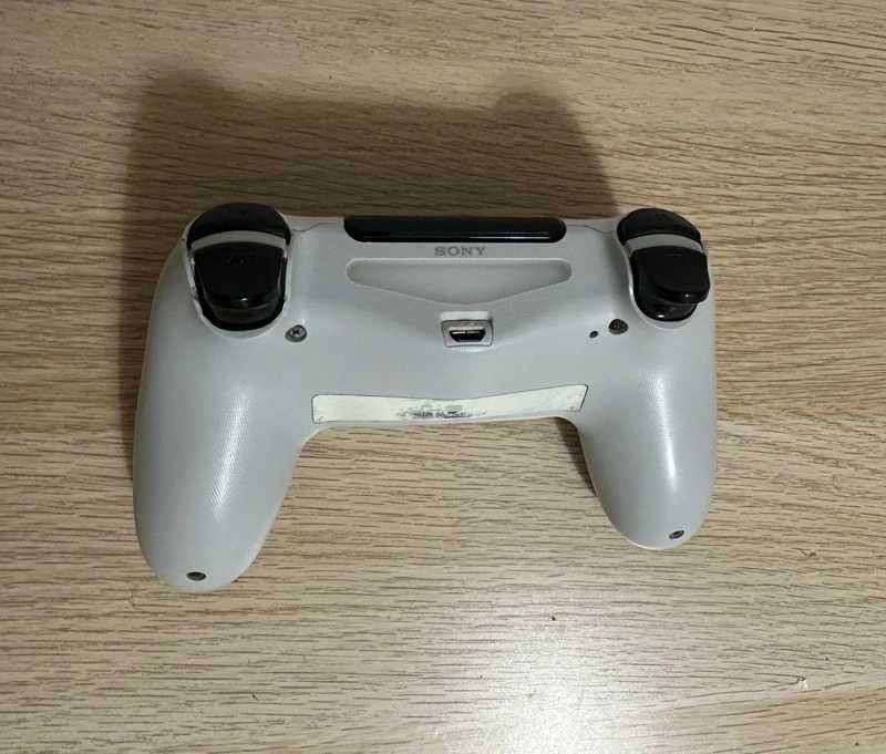 PlayStation 4 (PS4) Slim 500GB Branca (C/Comando)