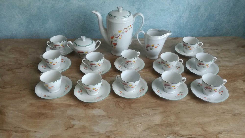 Baniaczki emaliowane maszynki do mięsa,serwisy do kawy.