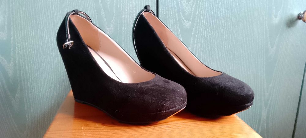 Buty damskie czółenka czarne na koturnie rozmiar 40