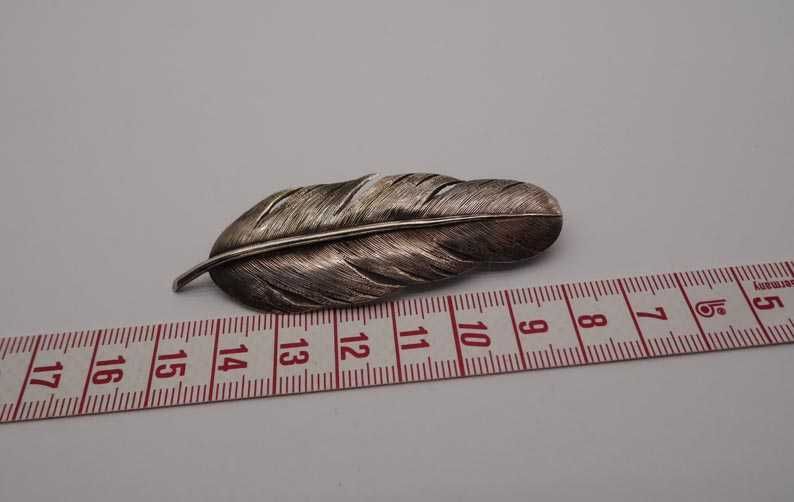 Antyczna srebrna broszka liść listek.