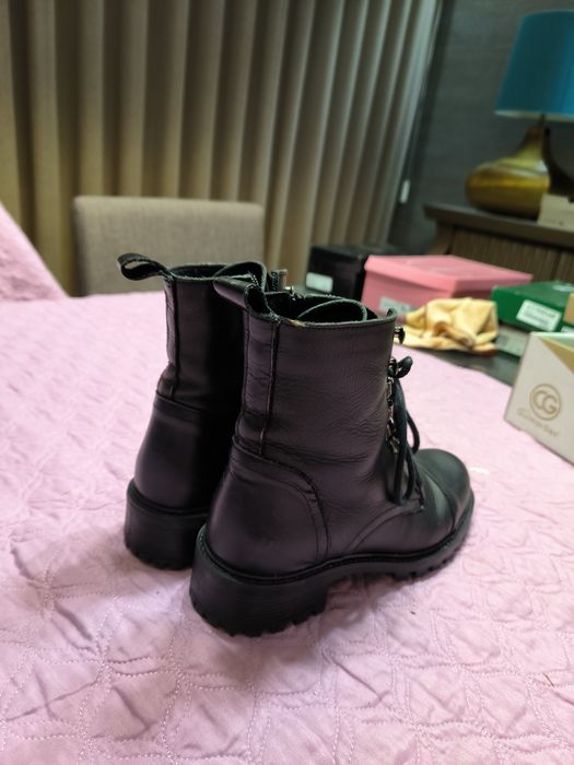 Botins pretas mulher