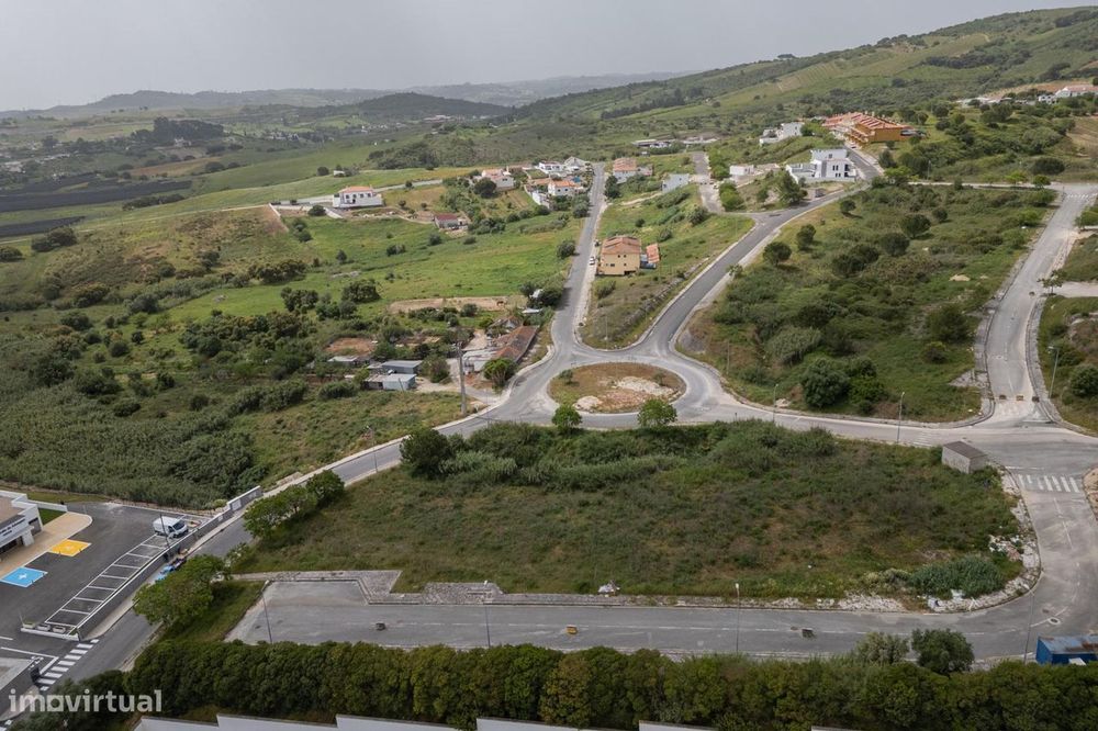Lote de 798 m2 com Alvará para Prédio de 9 Frações em Alenquer