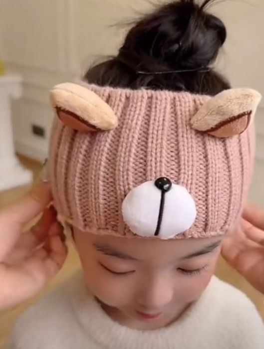 Дитяча повʼязка на голову.