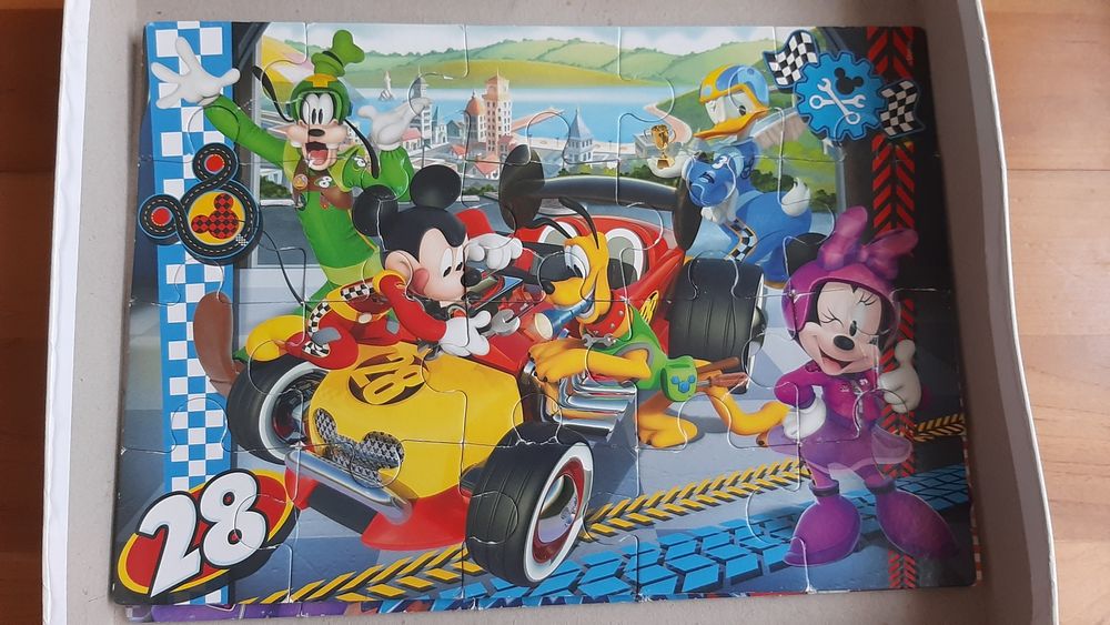 2 puzzles Disney