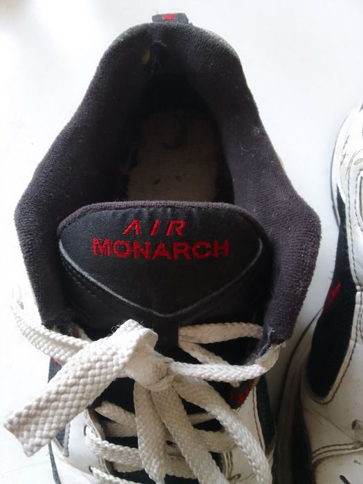 Продам кожаные кроссовки nike.