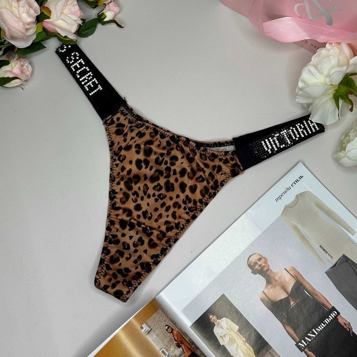 Жіночі стрінги Victoria's Secret. Женские трусики