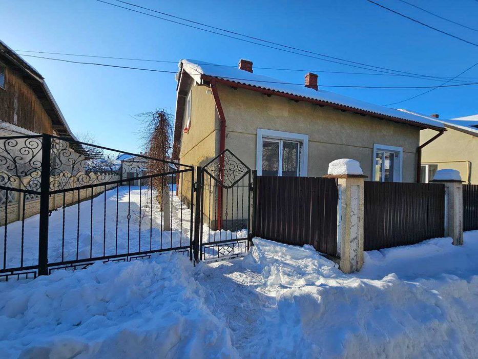 Продається добротний цегляний будинок з гаражем в м.Стрий...