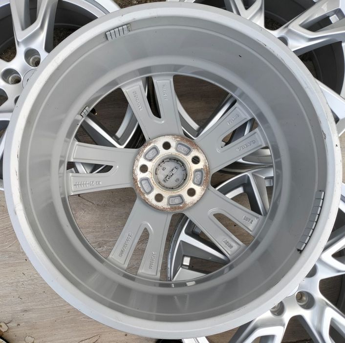 Felgi aluminiowe Volvo S60 S80 V70 V90 XC40 XC60 7,5x18 ET50 5x108