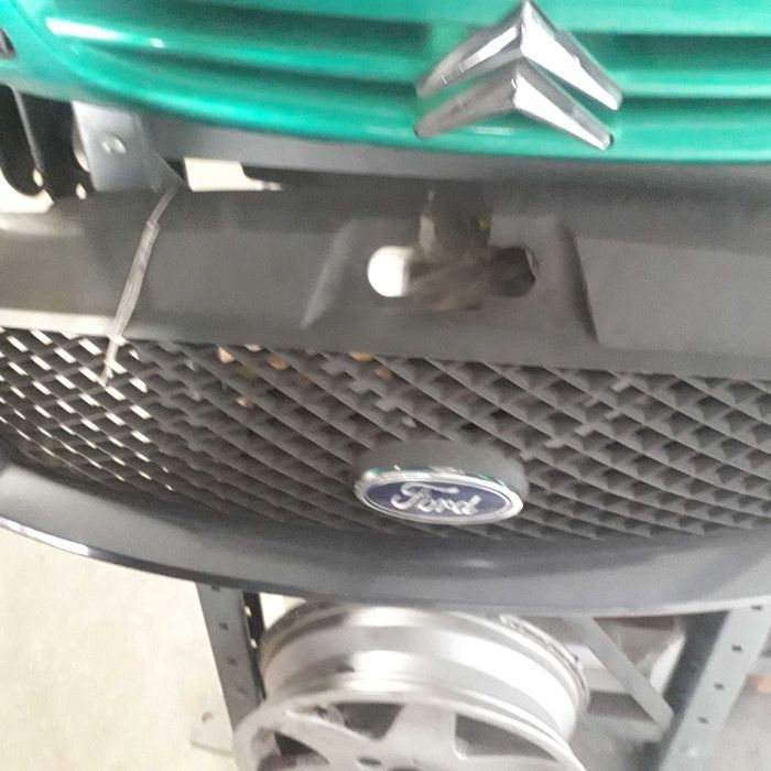 Grelhas para choques Ford