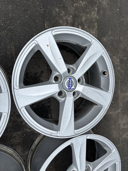 Felgi aluminiowe Volvo 5x108 R16 7J Et 50 Otw 63.4 Nr B34