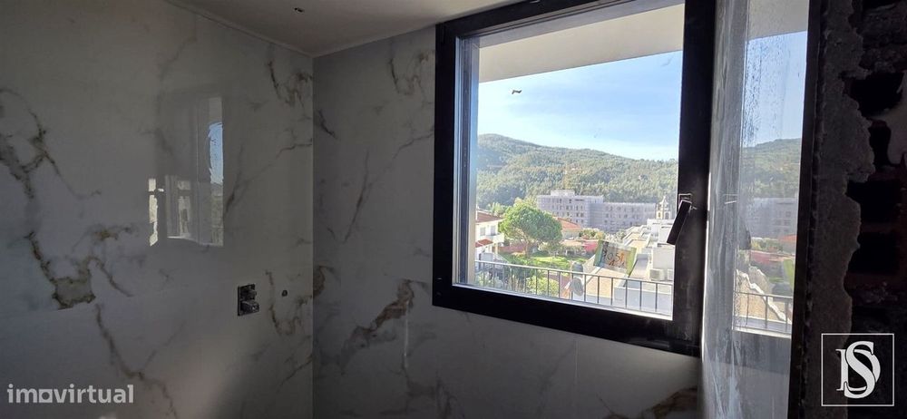 T2 Novo com Varanda e Garagem em Nogueira, Braga | 359.000 €