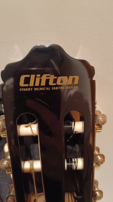 Guitarra com bolsa de transporte