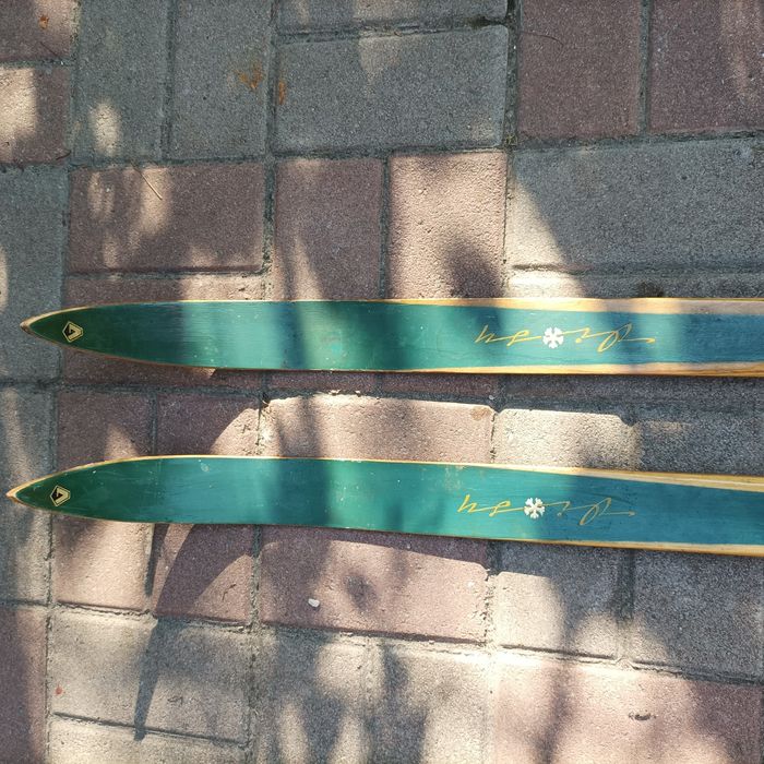 лижі дерев'яні з кріпленням під взуття