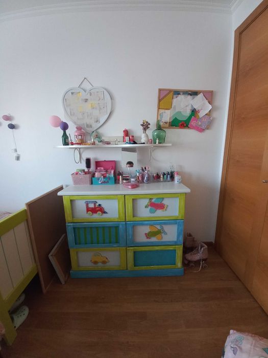 Quarto criança conjunto moveis cama, cómoda, mesa cabeceira