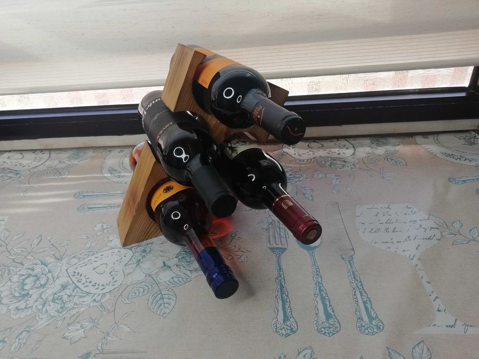 Garrafeira pequena para 4 garrafas