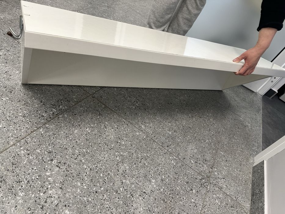 Полиця під дзеркало