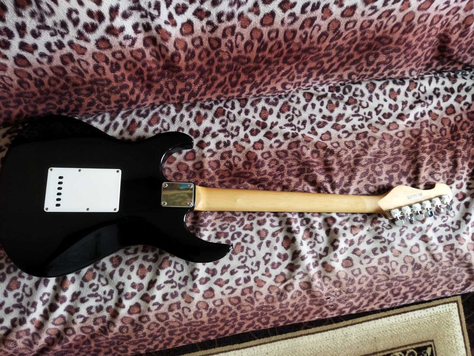 Продам электрогитару Yamaha EG-112 + кейс Warwick RockCase