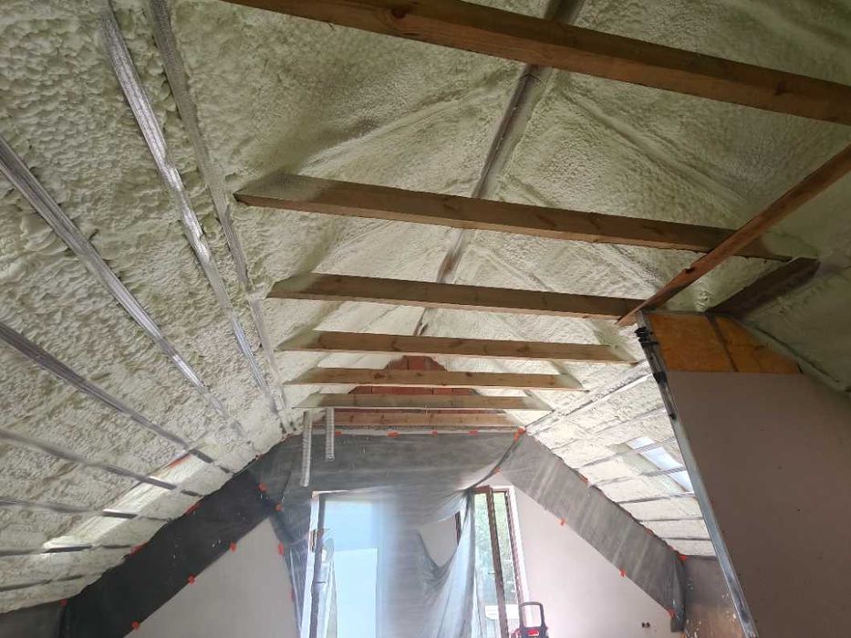 Ocieplenia pianą PUR Izolacja poddasza pianką PUR Łódź