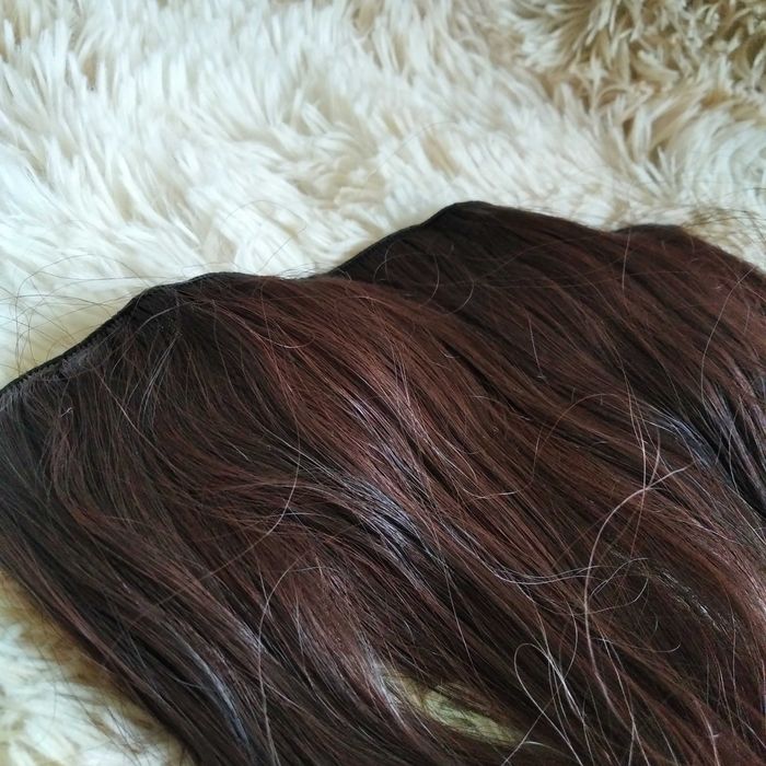 волосся на заколках довжина 44см, ширина 27см.