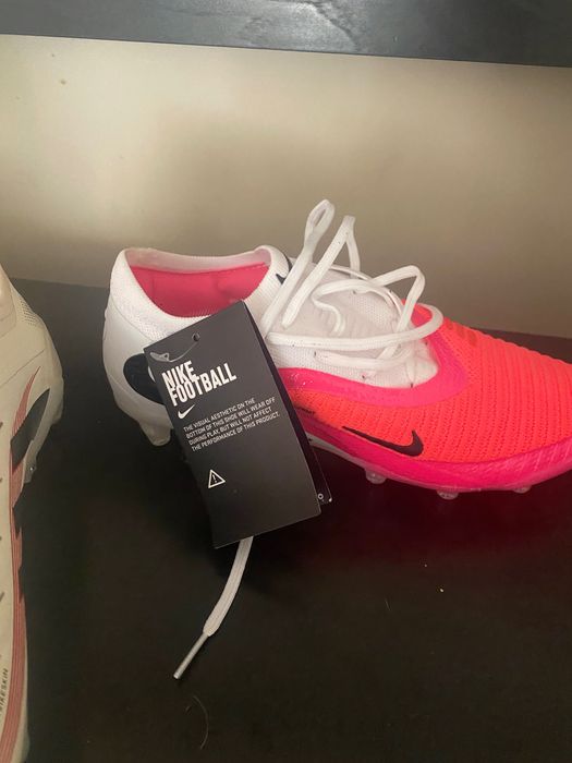 Chuteiras de futebol Nike e adidas 39 novas uma SG e outra AG