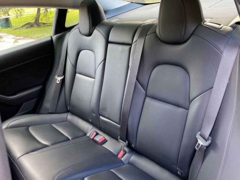 Tesla Model 3      2022