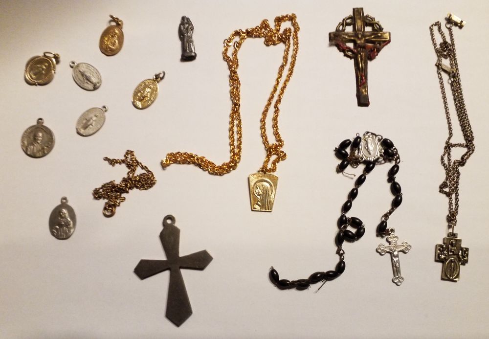 Dewocjonalia stare  medaliki krzyżyki zestaw