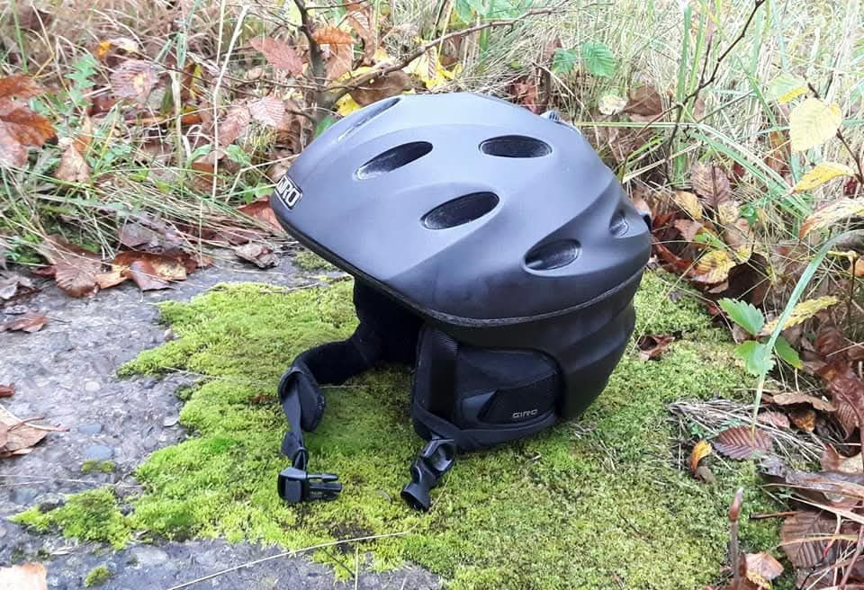 Шолом гірськолижний фірми Giro  оригінал 

Підійде на обєм голови до 5