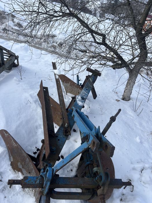 Продам плуг 3 корпуси