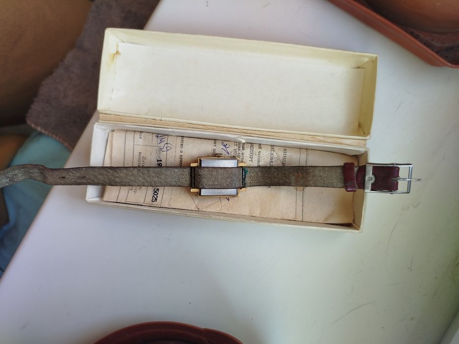 Продам часы заря, позолоченные