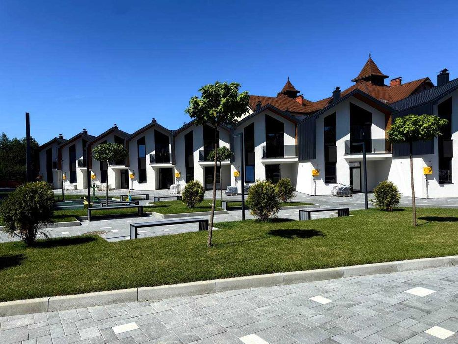 Двоповерхові котеджі в Поляні. Продаж. Нерухомість.