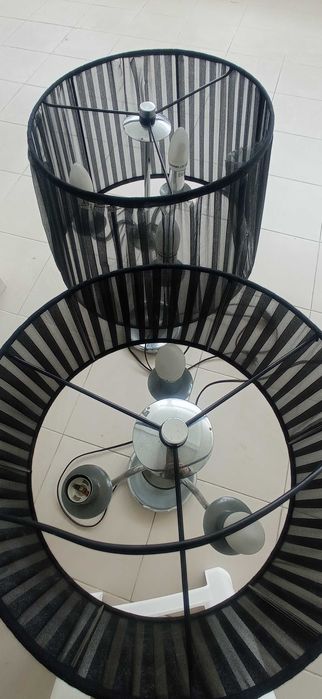 Conjunto de candeeiros, um de teto e dois de pé