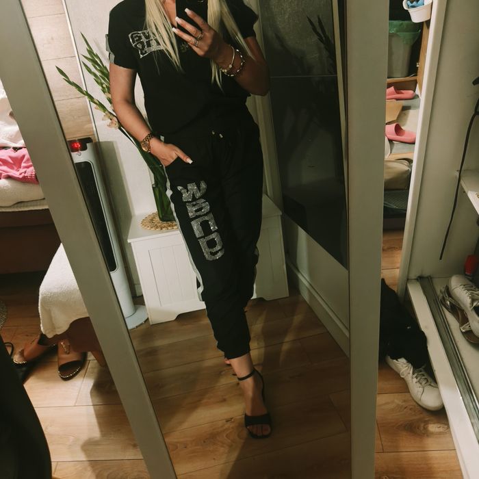 Dres z lampasami