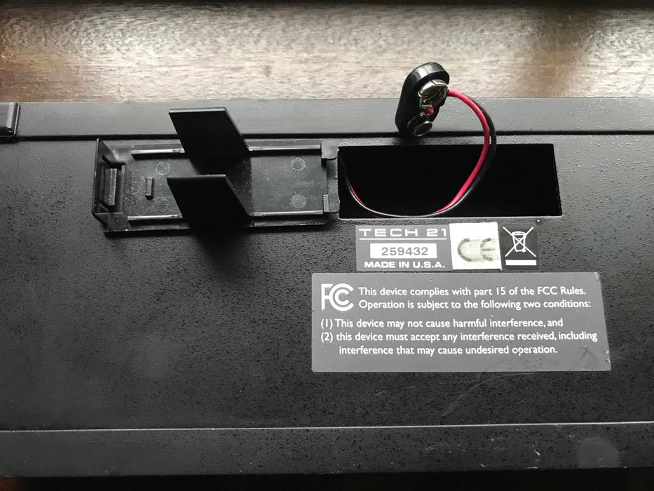 Controlador MIDI Tech 21 MIDI Moose + Cabo CORDIAL CFD 9 AA
