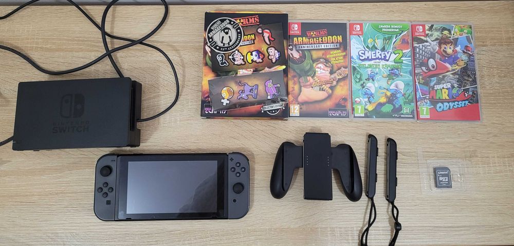 Nintendo Switch V2 + 3 gry + microSD 128 GB + komplet akcesoriów