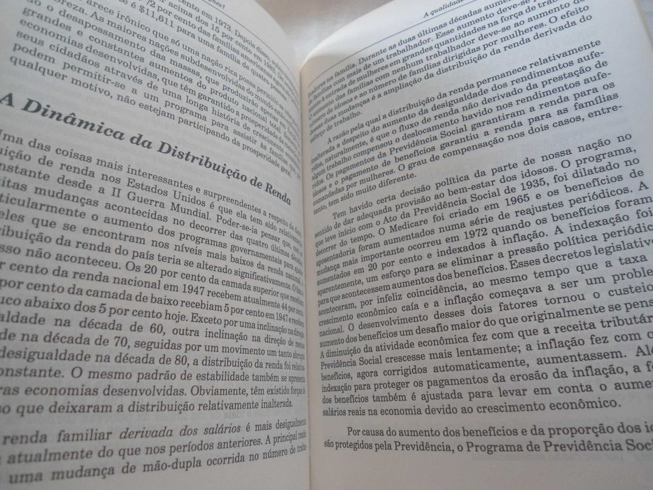 Quem Matou John Maynard Keynes? por W Carl Biven