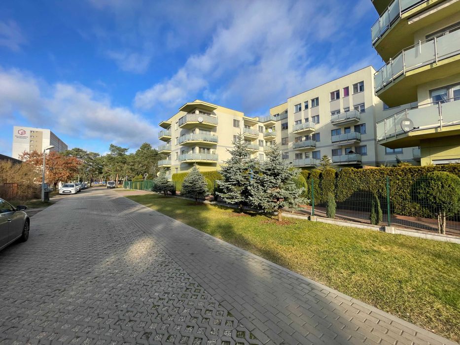 2 pokoje + osobna kuchnia + loggia. ul. Szlakowa, blok.