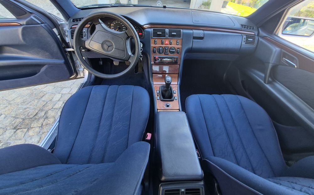 Mercedes E220 Diesel  1996