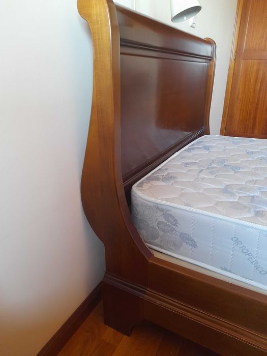 Camas solteiro em cerejeira