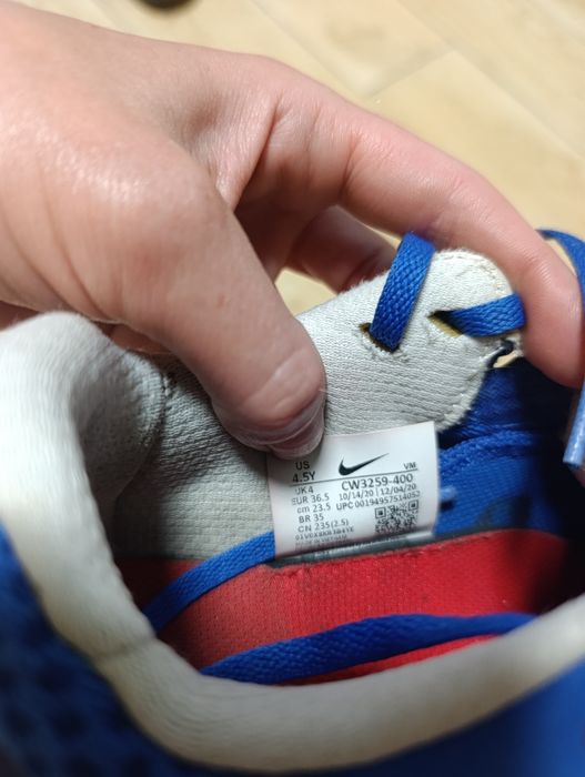 Продам кросівки nike renew
