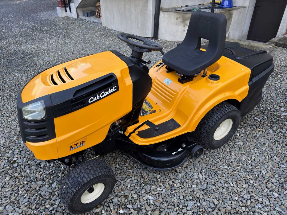 Traktor OGRODOWY Cub Cadet LT2 z Koszem