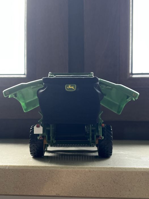 Prasa john deere 990 britains 1:32
