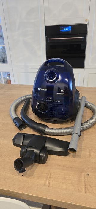 .aly mocny bezworkowy niemiecki odkurzacz  SIEMENS Z1.0 o mocy 1400W.