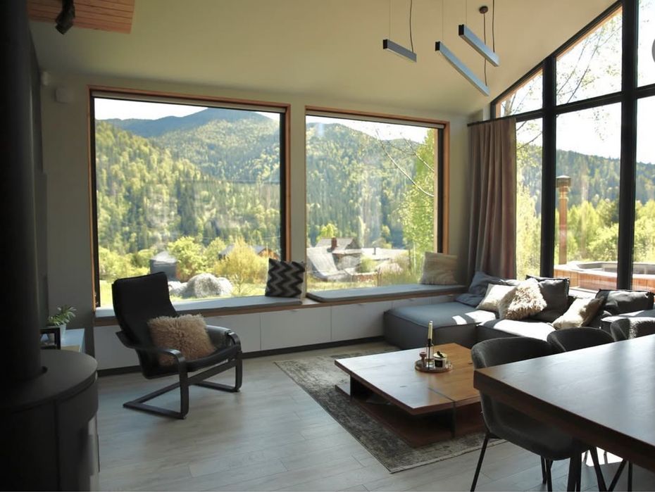 Діючий бізнес, біля Буковеля: 2 котеджі під ключ, із адмініструванням