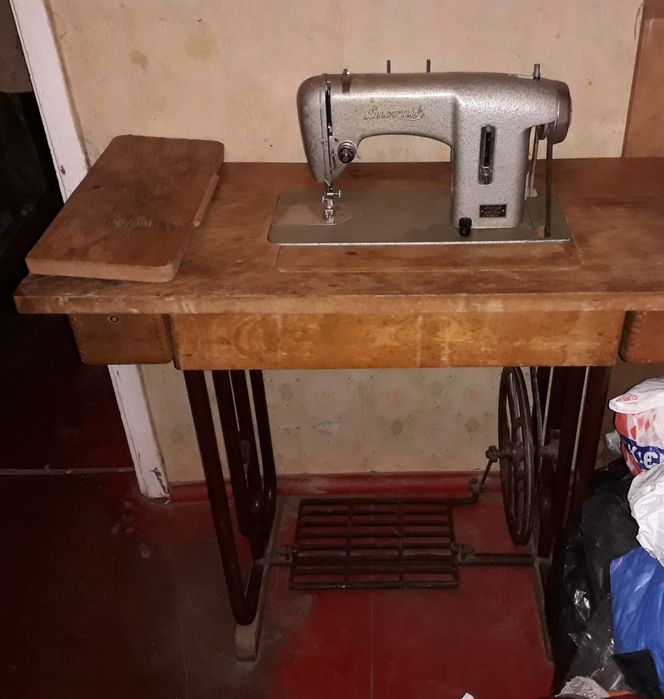 Швейная машина Lucznik Лучник Польша ремонт пошив одежды