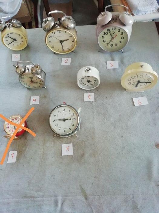 kolekcja budzików  z czasów PRL