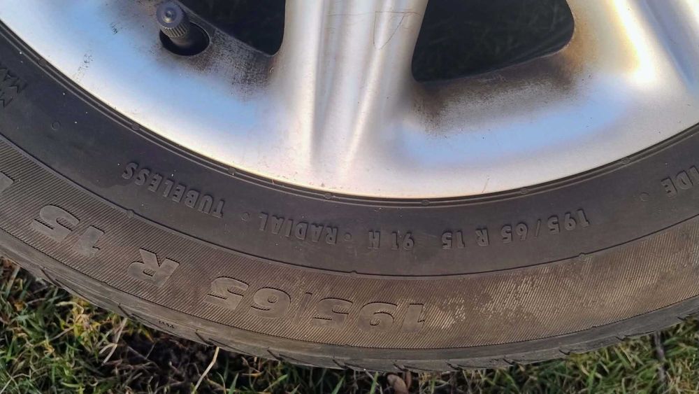 Felgi aluminiowe z oponami 195/65 R15