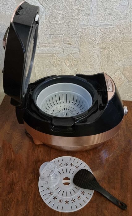 МУльтиварка ( Мультишеф)  BORK U-802